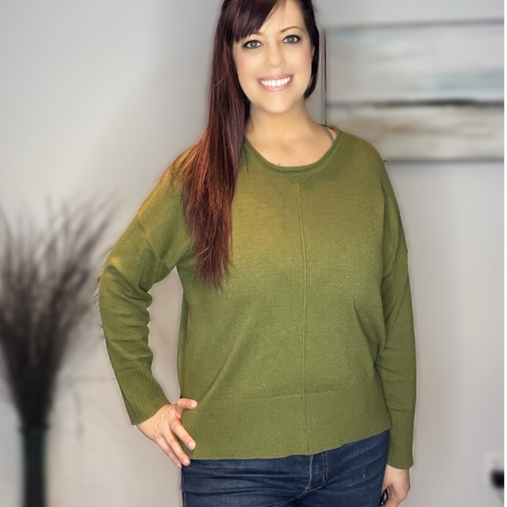 Front seam, side split sweater.